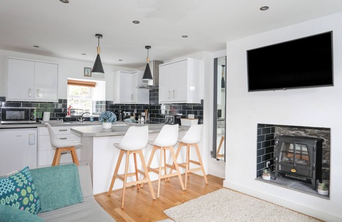 Conwy Cabaña | 2 MORFA VIEW, family friendly, country holiday cottage in Conwy