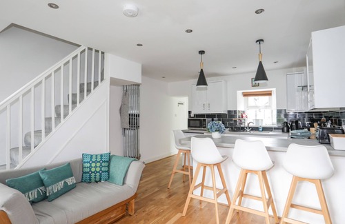Conwy Cabaña | 2 MORFA VIEW, family friendly, country holiday cottage in Conwy