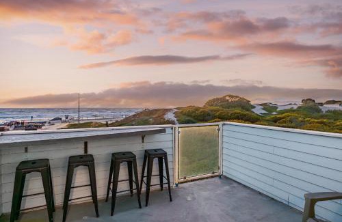 Oceano Casa | 2 Oceanfront Homes w Rooftop Deck Views Steps to the Sand