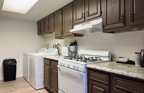 Las Vegas Apartamento | 2 or 3 Beds Walk to Strip MGM Casinos Shops Clubs