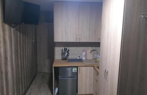 Grodzisk Mazowiecki Apartamento | 2 osobowe kawalerki w domkach FreezerHause Kozery- NoclegiGrodziskPL 792-535-535