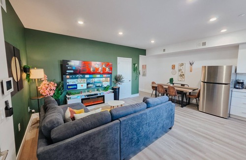 Center City Apartamento | 2 Parking Spots/Sleep 14/King Bed/Pool Table