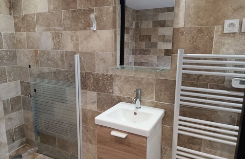 Saint-Pardon-de-Conques Cama Y Desayuno | 2-person bedroom with shower room and toilet
