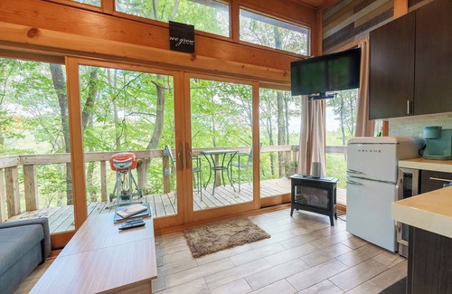 South Bloomingville Cabina | Una romántica escapada en el árbol para adultos situado en Hocking Hills!