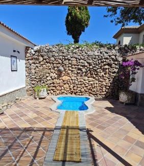 Los Gallos-Cerromolino Chalet De Esquí | 2-Person Studio, Private Splash Pool, 5 Min Beach