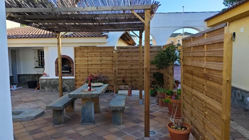 Los Gallos-Cerromolino Chalet De Esquí | 2-Person Studio, Private Splash Pool, 5 Min Beach