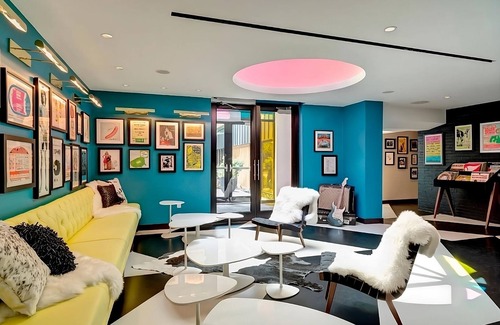 West Fens Hotel | 2 Pool View Units, 5-minute walk to Back Bay Fens! Valet Parking, Pool, Garden!