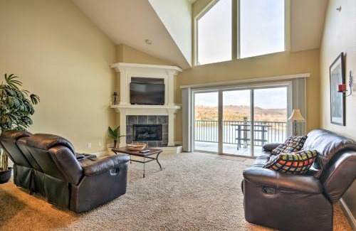 Camdenton Apartamento | 2 Pools Waterfront Condo on Lake of the Ozarks!