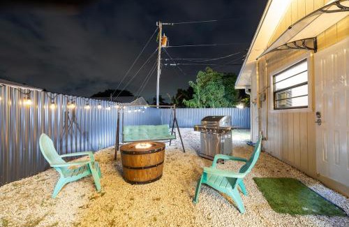 Lake Worth Apartamento | 2 PPL 5 mins to Golf Courses Patio Pets BBQ
