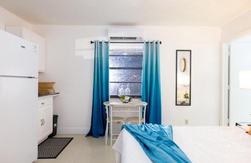 Lake Worth Apartamento | 2 PPL 5 mins to Golf Courses Patio Pets BBQ