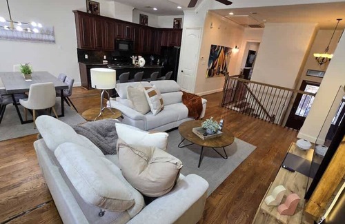 Woodlake - Briar Meadow Casa | 2 Prime Galleria Rentals Jacuzzi