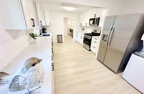 Hillsboro Otro | 2 Private Acres - Single Level - 5 Bed Rooms 4 Bath - Surrounded by new Homes