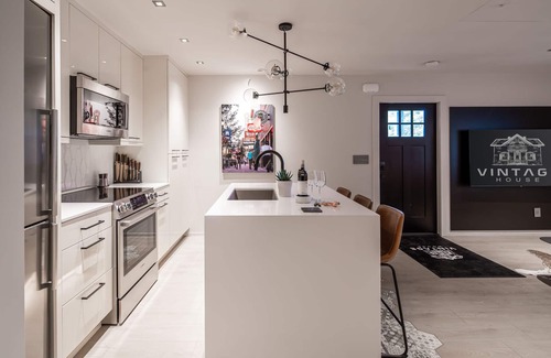 Downtown Bozeman Casa | 2 Private Flats Downtown! - Walk to EVERYTHING!