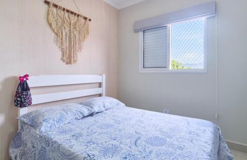 Estufa II Apartamento | 2 Quartos com ar, piscina, sacada Gourmet a 1 km da praia Grande