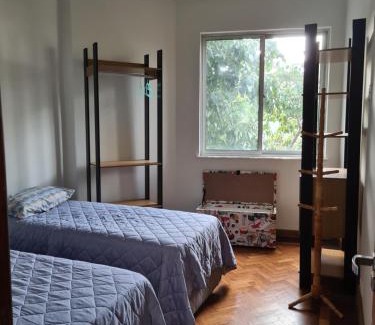 Tijuca Apartamento | 2 Quartos com Terraço e Vista para o Maciço da Tijuca - 5min Estação do Metrô - Wi-Fi 75Mbps - Ar Split nos Quartos - Cozinha Completa