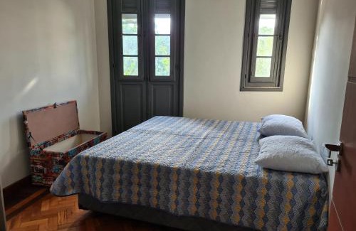 Tijuca Apartamento | 2 Quartos com Terraço e Vista para o Maciço da Tijuca - 5min Estação do Metrô - Wi-Fi 75Mbps - Ar Split nos Quartos - Cozinha Completa