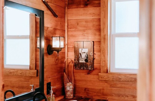 Wimberley Cabaña | 2-Queen Bedroom #8 | Sports Lover’s Retreat at RusTx Ranch