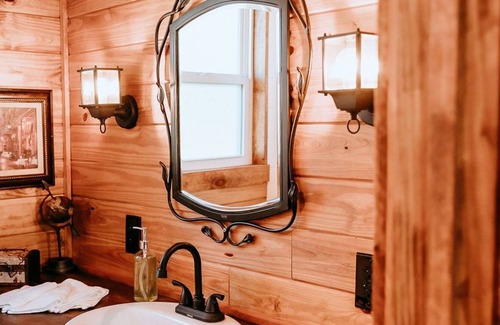 Wimberley Cabaña | 2-Queen Bedroom #9 Worldly Traveler by RusTx Ranch