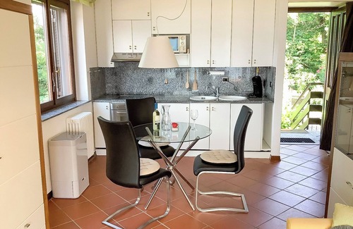 Luogo Ameno Apartamento | 2-room apartment with balcony and terrace in a park with pool