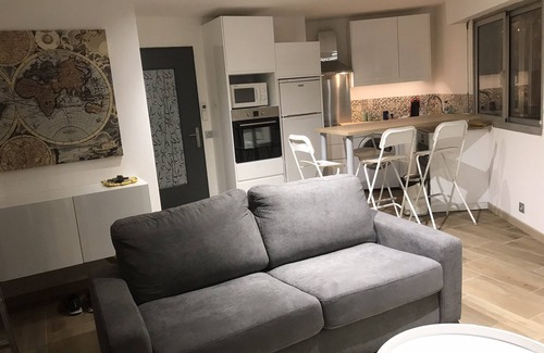 Cannes La Bocca Apartamento | Apartamento de 2 habitaciones, frente al mar
