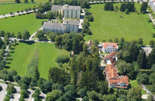 Bad Duerrheim Apartamento | Apartamento de 2 habitaciones de aproximadamente 55 m² con vista al parque en el spa