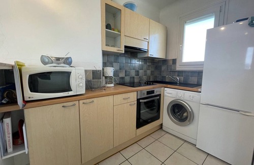 Saint-Cyprien Plage Apartamento | Apartamento de 2 piezas con balcón, aparcamiento, a 2 pasos de la playa