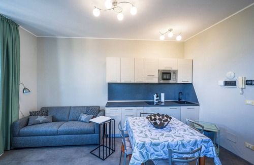Carciano Apartamento | Magnífico apartamento en una prestigiosa villa de estilo Art Nouveau con piscina y espectaculares vistas al lago