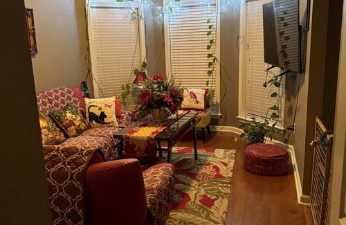 Gray's Creek Casa | 2 Rooms in a house in charming Memphis with treadmill, AC, WiFi, TV, coffee,