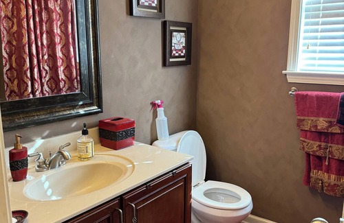 Gray's Creek Casa | 2 Rooms in a house in charming Memphis with treadmill, AC, WiFi, TV, coffee,