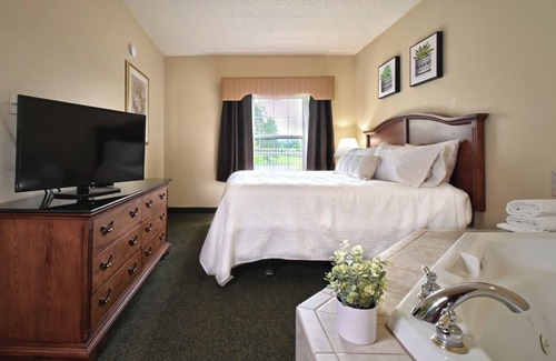 Pembine Hotel | 2 Rooms with Scenic Views, Enjoy Outdoor Activities | Pool | Pet-Friendly