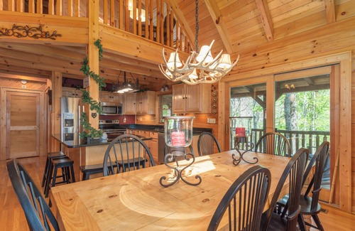 Maggie Valley Cabina | Call of the Wild/2 Side-By-Side Cabins/Sleeps 25/Hot Tubs/Fire Pits/Pool Table
