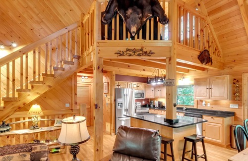 Maggie Valley Cabina | Call of the Wild/2 Side-By-Side Cabins/Sleeps 25/Hot Tubs/Fire Pits/Pool Table