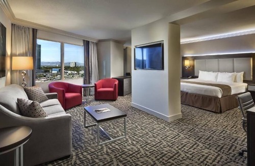 Gateway District Casa | 2 Spacious Suites Near Fremont Street Experience, Casino & Game Room, Pools!
