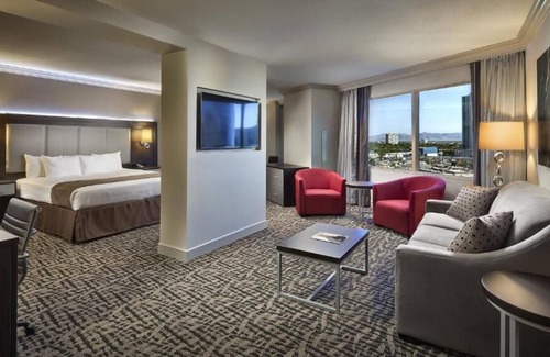 Gateway District Casa | 2 Spacious Suites Near Fremont Street Experience, Casino & Game Room, Pools!