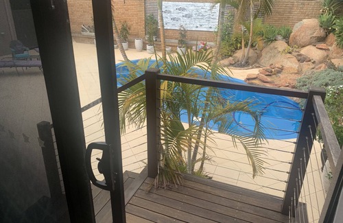 Connolly Casa | 2 Storey, 1 bed accomodation close to local amenities.