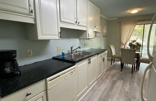 Myrtle Beach Condominio | 2-Story 1300 sqft Condo w/4 Balconies, 2bedrooms, 2.5baths, 1/2 block from beach