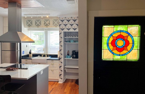 Alta Vista Casa | 2 story back house in beautiful area near downtown