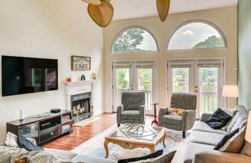 Garner Cove Casa | 2-Story Deck Waterfront Lake Lure Home!