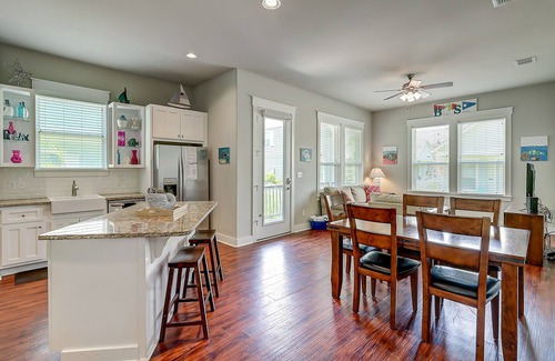 Sailhouse Casa | 2-story dog-friendly home with balcony, W/D, gas grill & on-site outdoor pool