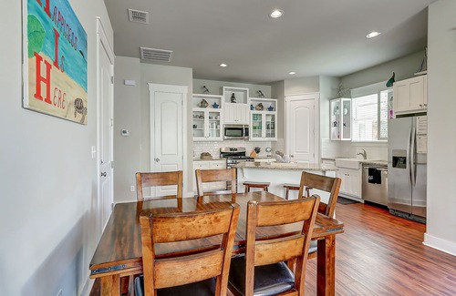 Sailhouse Casa | 2-story dog-friendly home with balcony, W/D, gas grill & on-site outdoor pool