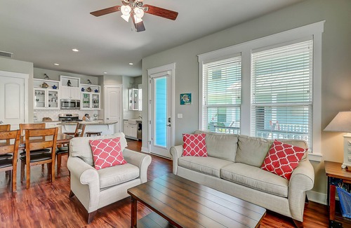 Sailhouse Casa | 2-story dog-friendly home with balcony, W/D, gas grill & on-site outdoor pool