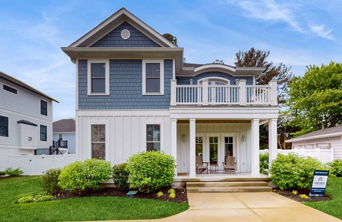 Dodds Addition Casa | 2-story home with backyard, patio, outdoor dining area & AC - dog-friendly