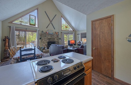 North Glade Hills Casa | 2-story home with private hot tub, firepit, deck, grill, wood stove, W/D, lawn