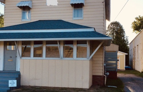 Clarion Casa | 2 story house - 1 block from Clarion University / Penn West Clarion