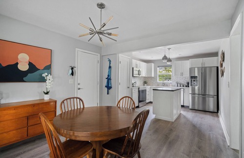 Rosedale Casa | ★★2 Story Near Plaza/Westport/KU Med, King Bed, Garage Parking★★