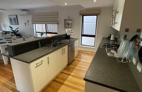 St Leonards Casa | 2 Story Townhouse near beach