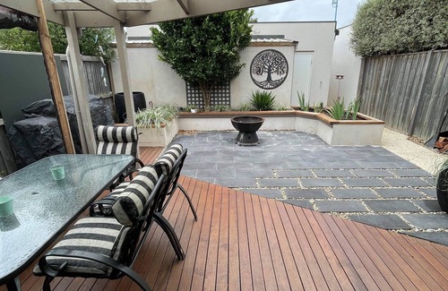 St Leonards Casa | 2 Story Townhouse near beach