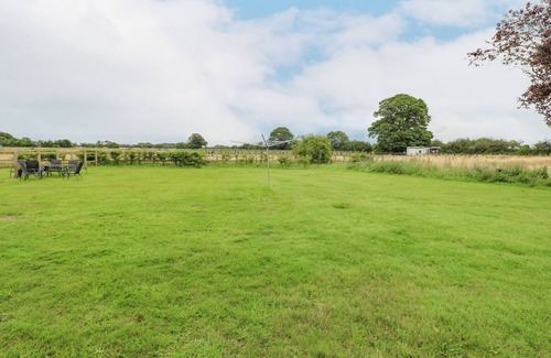Hainford Cabaña | 2 Stud Cottage