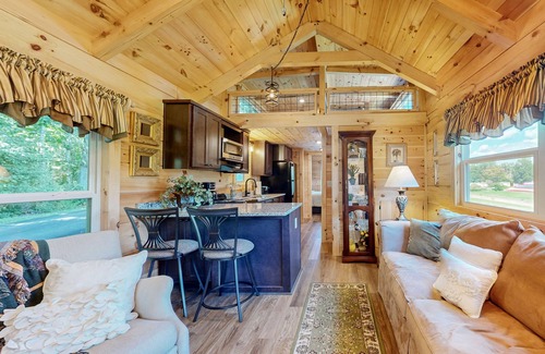 Mars Hill Cabina | 2 tiny home cabins with private hot tubs, covered porches, & amazing views