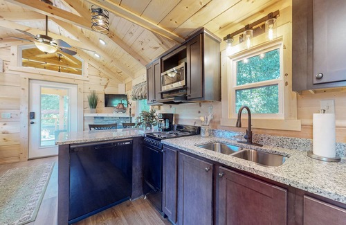 Mars Hill Cabina | 2 tiny home cabins with private hot tubs, covered porches, & amazing views